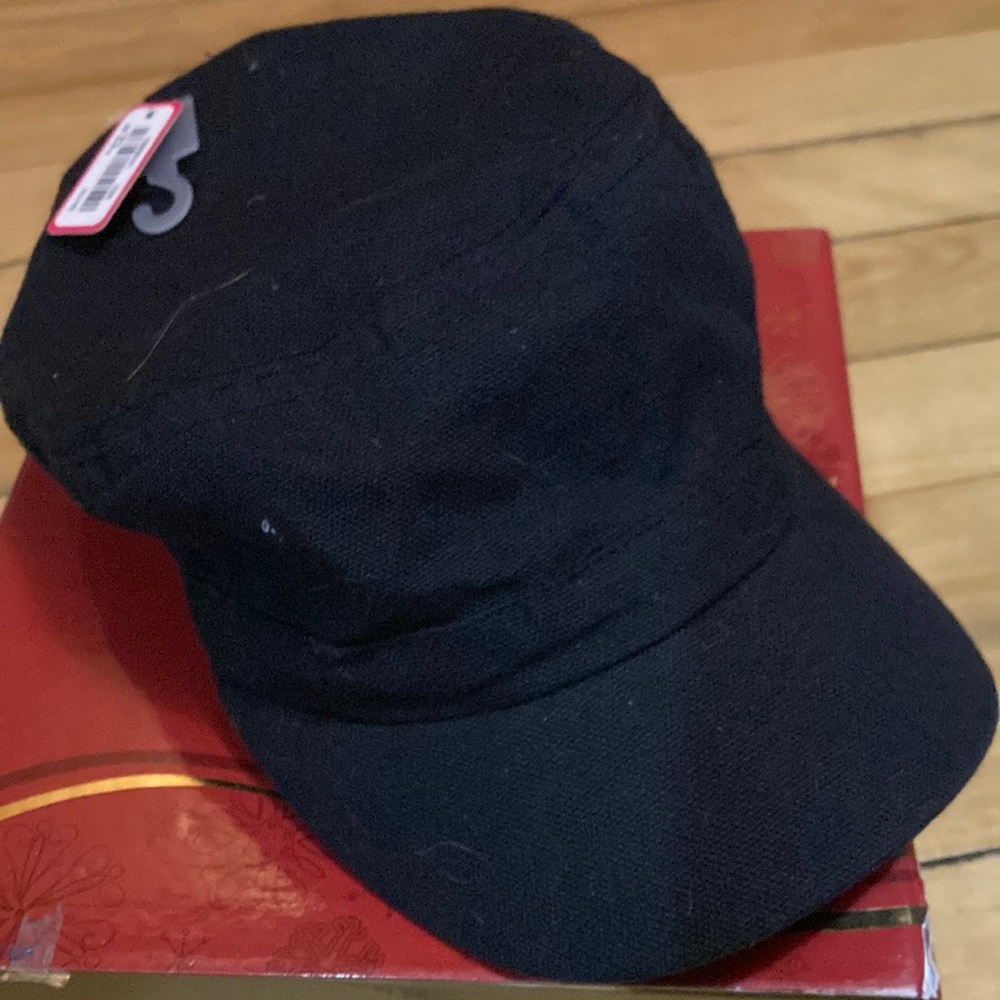 Military style Black cap NWT 6/30$
Bundle 6 Ardene items for 30$